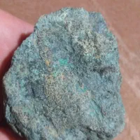سنگ فیروزه خام تراش نخورده