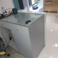 میز پیشخوان و آینه و دکور