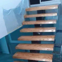 پله گرد چوبی نرده چوبی|خدمات پیشه و مهارت|چهارباغ, |دیوار