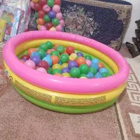 استخر بادی همراه با توپ