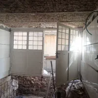 درب پارکینگ و تعدادی درب خواب