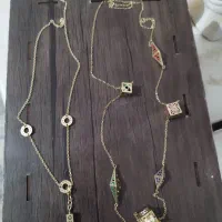 دو تا گردنبند رو لباسی و بولگاری