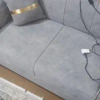 مبل طوسی۷نفره دست دوم پایه طلایی همراه گل میز وسط