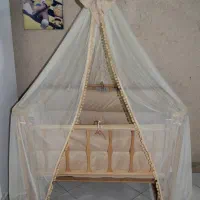 تخت گهواره کنار تخت مادر