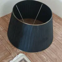 شید آباژور ایستاده