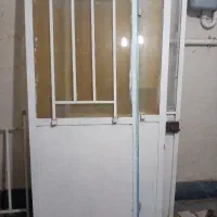 در فروشی