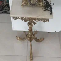 میز تلفن و تلفن