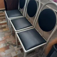 صندلی انتظار و صندلی چرخدار سالم در حد نو.و میز