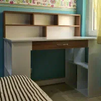 میز تحریر با کتابخانه