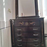 یک عدد دراور با آینه‌وجاکفشی با آینه