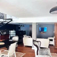 باغ ۵۰۰ متر، بنا ۱۶۰ متر، چمن|اجارهٔ کوتاه‌مدت ویلا و باغ|کرج, چمن|دیوار