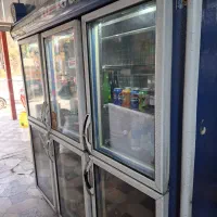 یخچال ۶ درب سوپرمارکت و قفسه‌ یا اسند چیپسی و پفکی