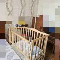 تخت کنار مادر