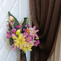 گل مصنوعی با گلدان