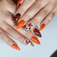 استخدام ناخنکار حرفه ای|استخدام درمانی، زیبایی، بهداشتی|تهران, دریاچه شهدای خلیج فارس|دیوار