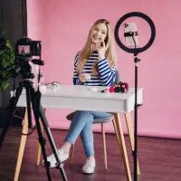 مجری تولید محتوا ویدیویی در یک پیج دو میلیون نفری