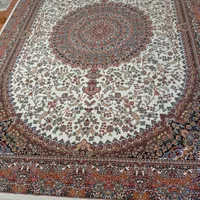 یک جفت فرش رنگ سفید