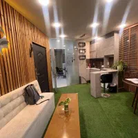 استخدام ارایشگر حرفه ای با مشتری در سالن با سابقه