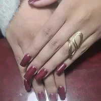 خدمات کاشت ناخن