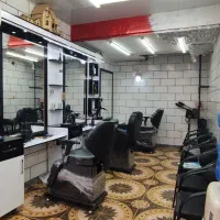 دکور  هفت عدد صندلی انتظار ودو عدد جا سشواری|آرایشگاه و سالن‌های زیبایی|اهواز, اهواز|دیوار
