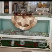 اکواریوم همراه با پایه اهنی