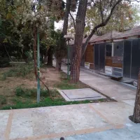 سالن کار  آقا و کار گر ساده و  کارگر آشپزخانه