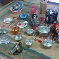 مقداری ظروف