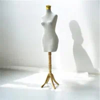 مانکن پایه چوبی