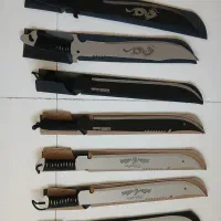 تعدادی چاقو کوهنوردی ۶۰ سانتی