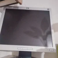 یک عدد مانیتور