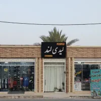 خانه با سه دهانه مغازه نزدیک میدان اصلی شهر