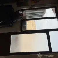 درب بالکن و دو عدد پنجره و چارچوب آهنی کاملا سالم