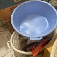 قابلمه و دو عدد لگن بزرگ|ظروف پخت‌وپز|یزد, |دیوار