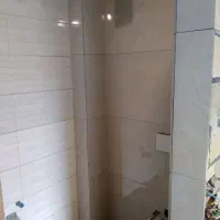 کارگر ساختمانی کاشی کاری