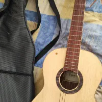 گیتار دست ساز اصفهان