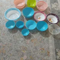 تعدادی لگن و آبکش