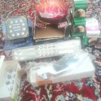 تعدای چراغ و لامپ وتیوپ.