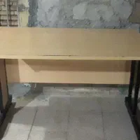 یک میز و۳تاسندلی