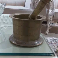 یک عدد هاونگ برنجی با دسته سالم سالم