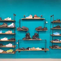 ویترین کاربردی از جنس فلز و چوب نراد