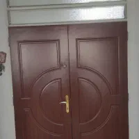 درب ورودی دو لنگه با قفل و دستگیره و لولا