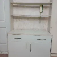 کتابخنه دوطبقه پایین داره یه دستش یه زدگی داره