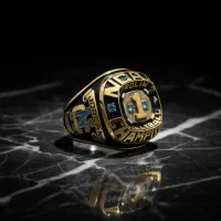 انگشتر طلا دانشجویی آمریکایی