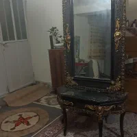 کنسول چوبی درحد وتمیز باشیشه زیرواینه