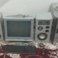 کامپیوتر  با تمام تجهیزات