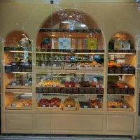 ویترین آجیل فروشی