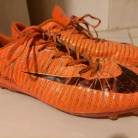 کفش فوتبال سایز ۴۴