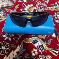 عینک آفتابی ورزشی با لنز آینه‌ای آبی