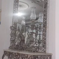 آینه و شمعدانی و ساعت برنزی