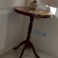 آباژور با میز گرد